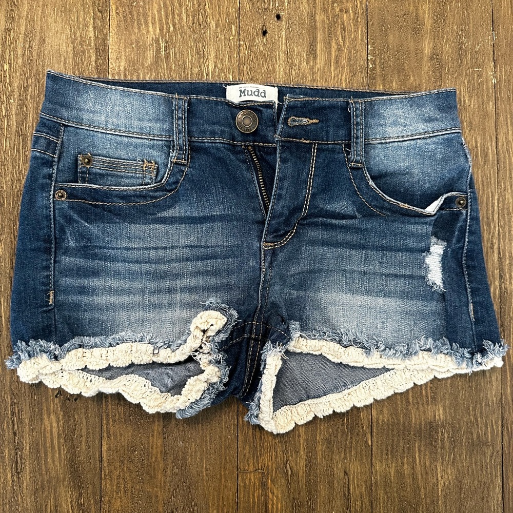 Mudd Jean shorts with lace trim. Stretch. Juniors size 5.